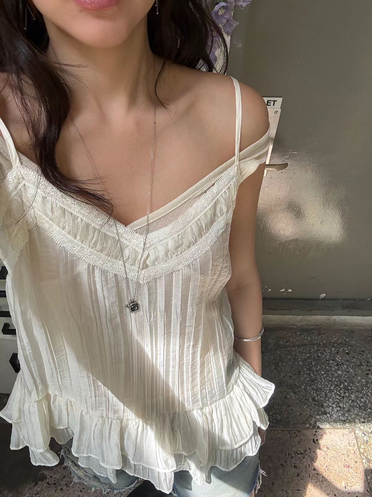 ESSENTIAL TOPS